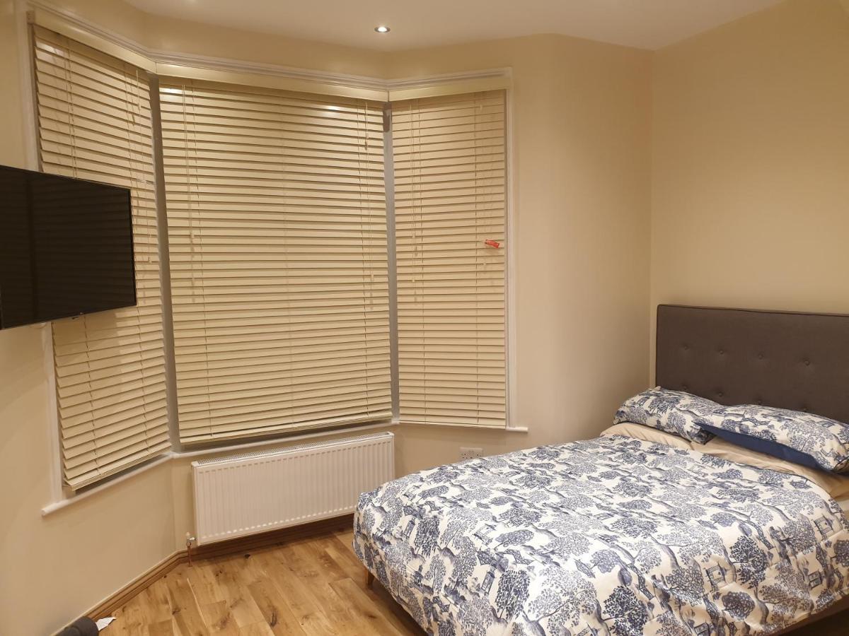 London Luxury Apartments 4 Min Walk From Ilford Station, With Free Parking Free Wifi Ngoại thất bức ảnh