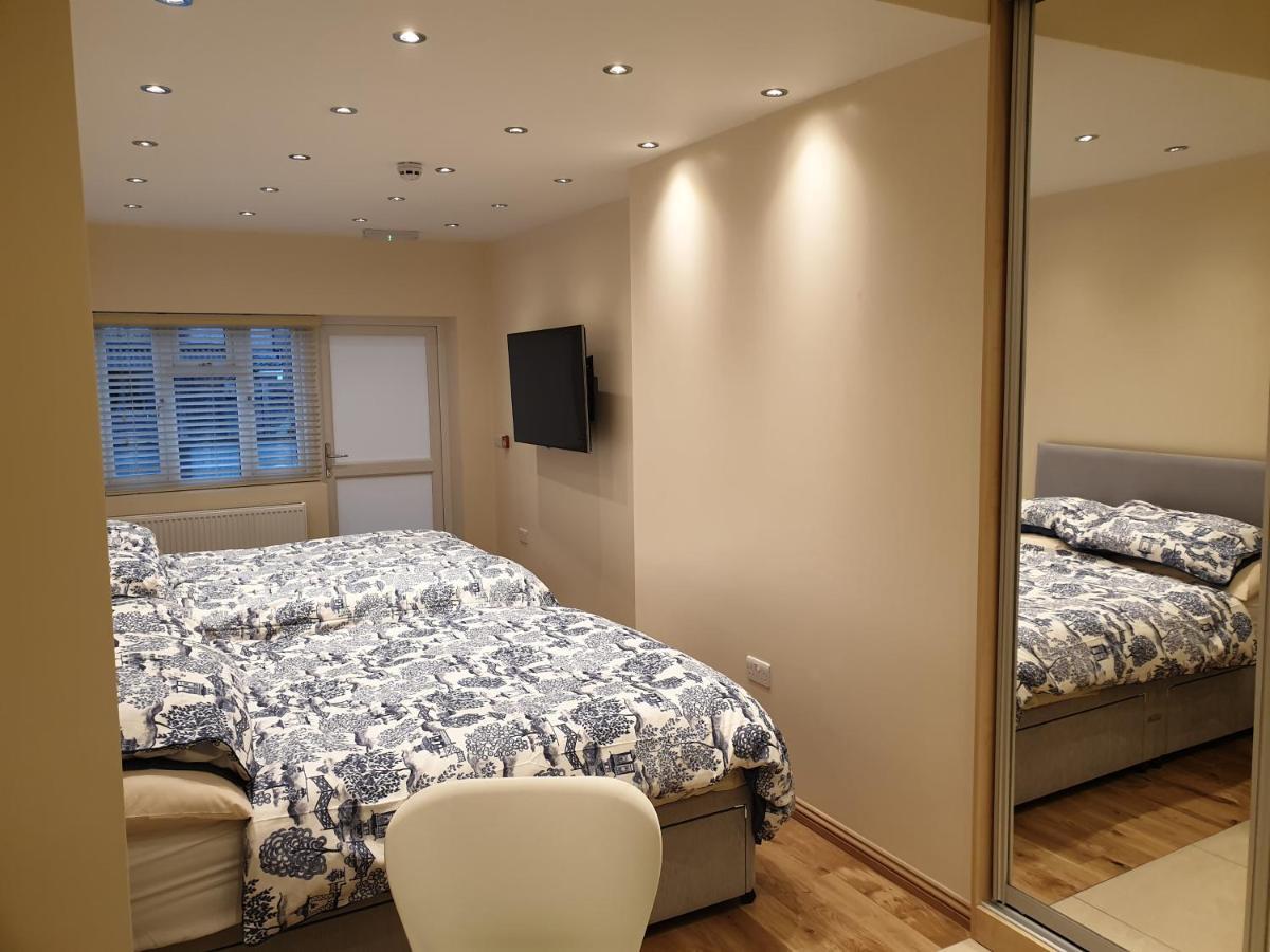 London Luxury Apartments 4 Min Walk From Ilford Station, With Free Parking Free Wifi Ngoại thất bức ảnh