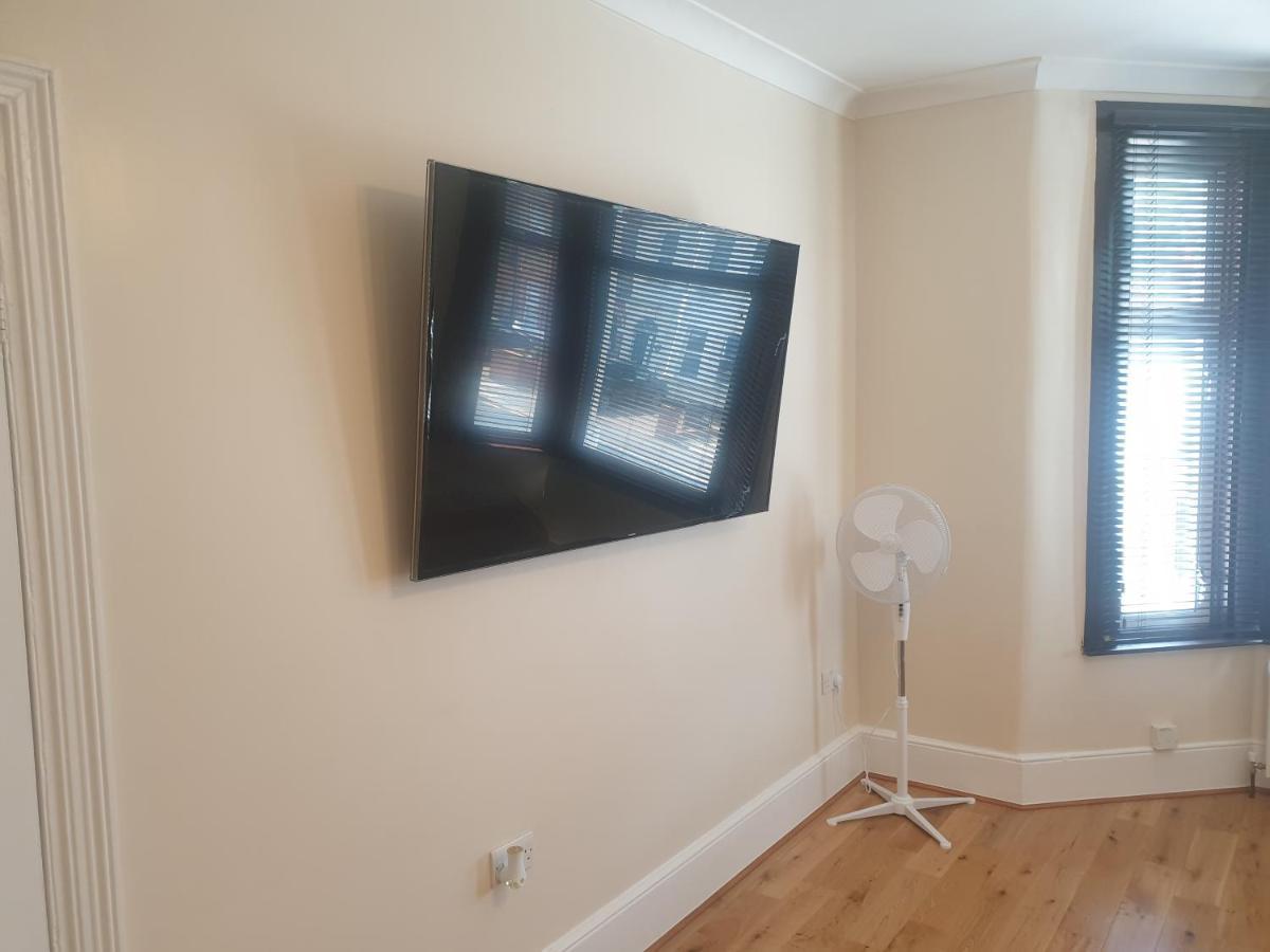 London Luxury Apartments 4 Min Walk From Ilford Station, With Free Parking Free Wifi Ngoại thất bức ảnh